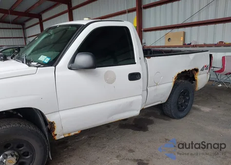 2005 Chevrolet Silverado 1500 Work Truck z USA, uszkodzony, nr VIN 1GCEK14VX5Z305858